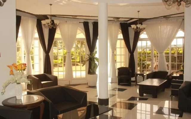 Balmoral Beach Hotel
