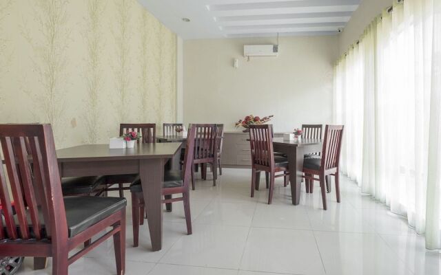 OYO 928 Hotel Astra Novilia