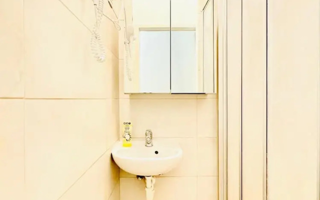 4BR Stay for 8 Near FAC Stadium