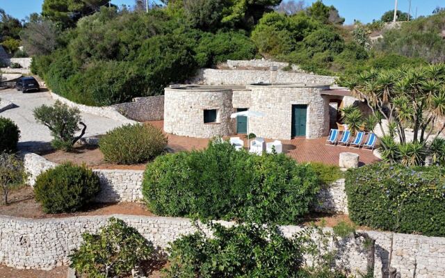 Villa Agapanto - Trullo Anthos con Vista Mare e Giardino Privato