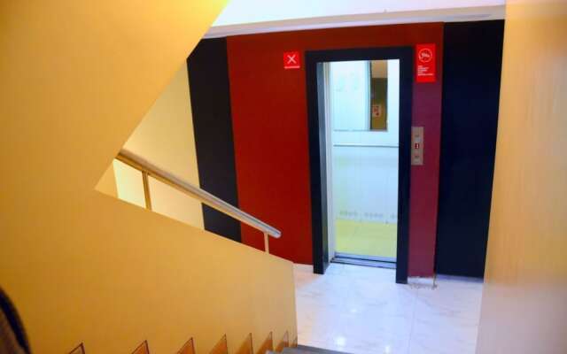 OYO 6002 Avezeekaa Corporate Residency