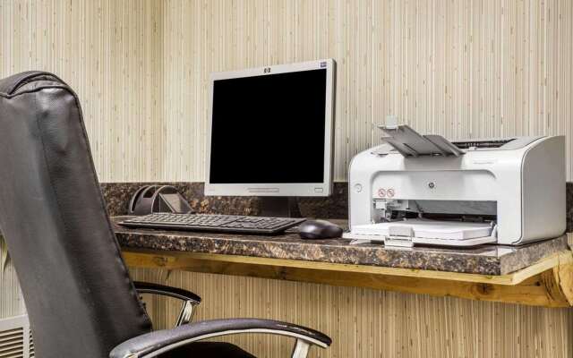 Comfort Inn & Suites at Stone Mountain