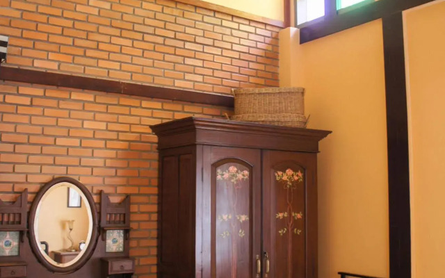 The Heritage House & Garden