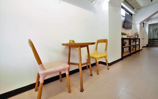T Hostel at Victory Monument
