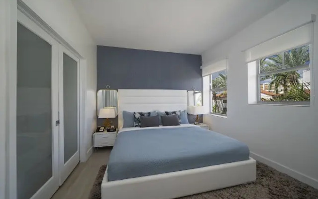Strand Ocean Drive Suites