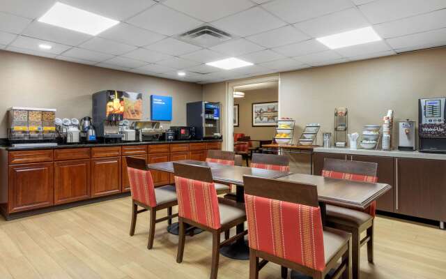 Comfort Inn & Suites Hamilton Place