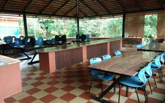 Kadumakki Resorts