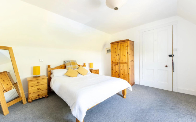 Seaview House - A Traditional Home by the Beach