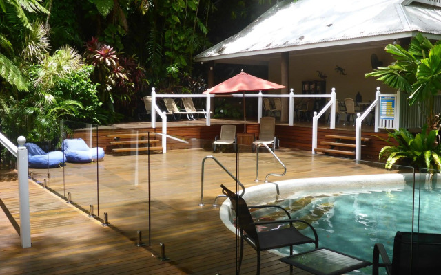Palm Cove Tropic Apartments