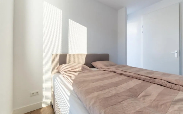 Cozy Villa With Lakeside Views