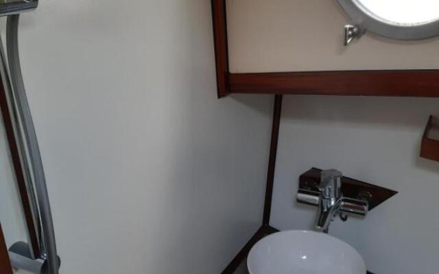Privé B&B Motorsailer Rataplan