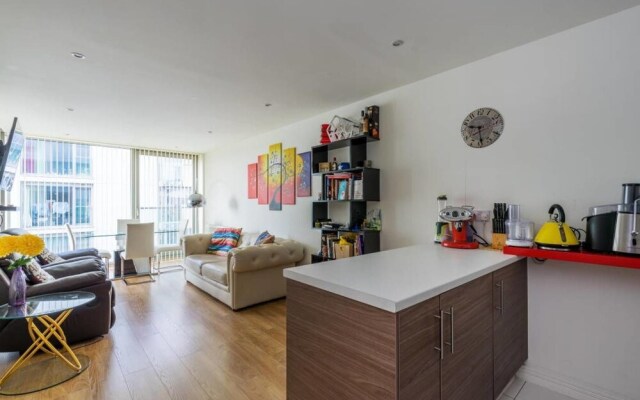 Stunning 2BR Home In Tottenham Hale W/balcony