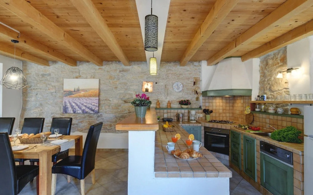 Villa in Batlug With Private Pool