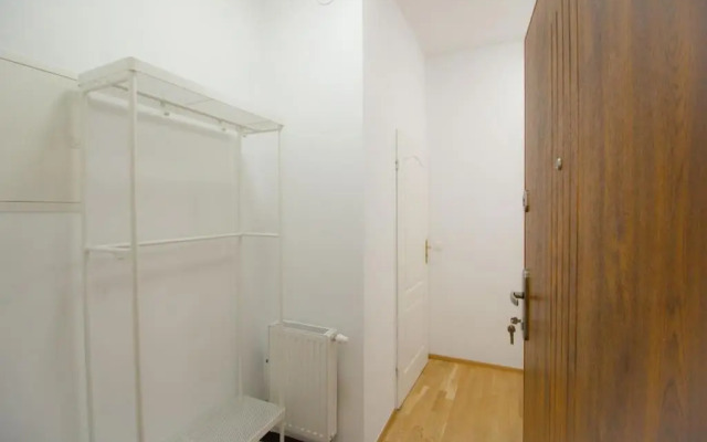 Studio-Apartment between Schoenbrunn & the City Center (15)