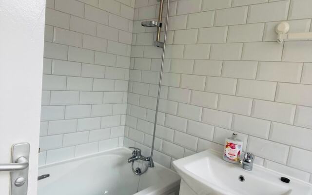 Remarkable 4-bed House in Bootle, Liverpool