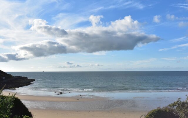 Comfy Apartment in Bayeux. Communal Terrace/livingroom and Kitchen