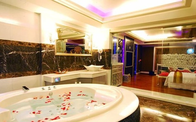 Mucha Motel