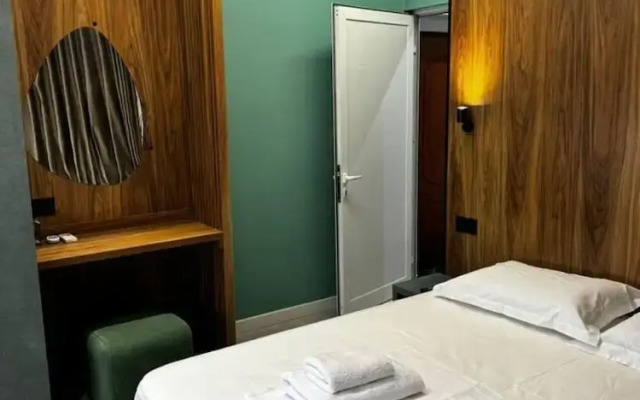 Warm Corner Studio Central Comfort