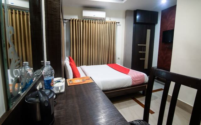 OYO 14869 Hotel Apollo