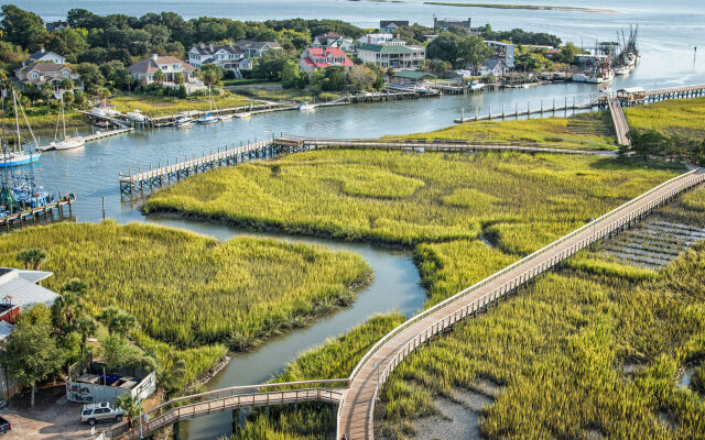 Shem Creek Inn