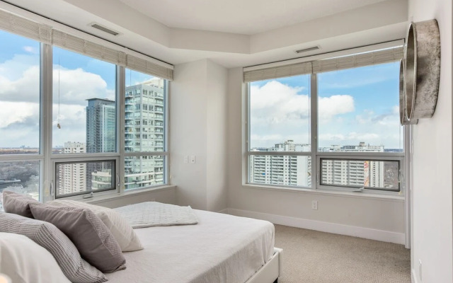 QuickStay - Beautiful Toronto Condo, City Views
