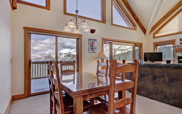 Stunning Mountain Getaway! Sleeps 10!