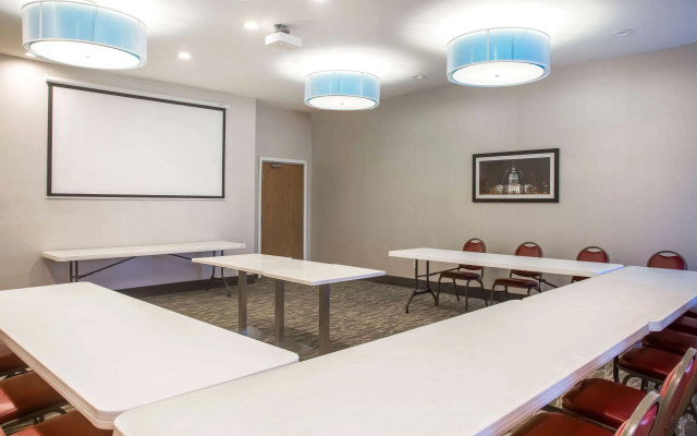 La Quinta Inn & Suites by Wyndham Pontoon Beach