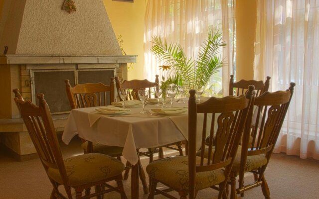 Zora Hotel