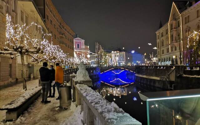 Ljubljana Riverbank Apartment in City Centre!