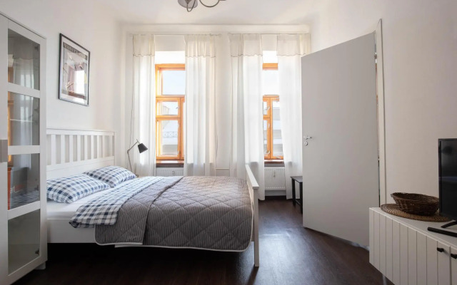 Город Рек на набережной Адмиралтейская 10