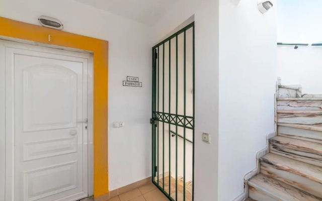 Lily Fabulous 1 BED APT With Roof Terrace Pool