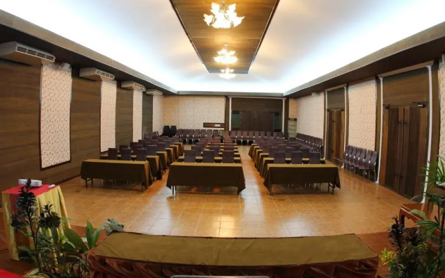 The Hub Erawan Resort