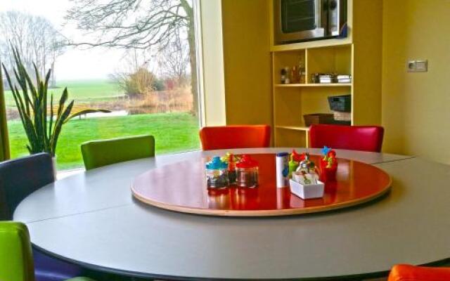 de Opkikker Riant vakantiehuis met jacuzzi in Giethoorn