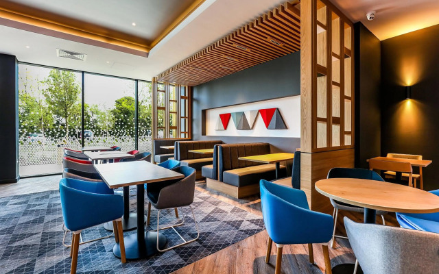 Holiday Inn Express Bicester by IHG