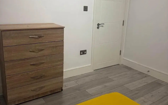 Enchanting 4-bed House in Enfield