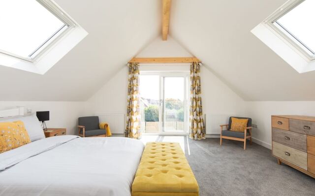 3BR Stylish Home Sea View Walk to East Wittering