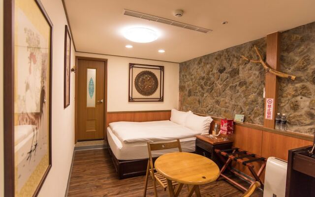Qu Hi Home Stay