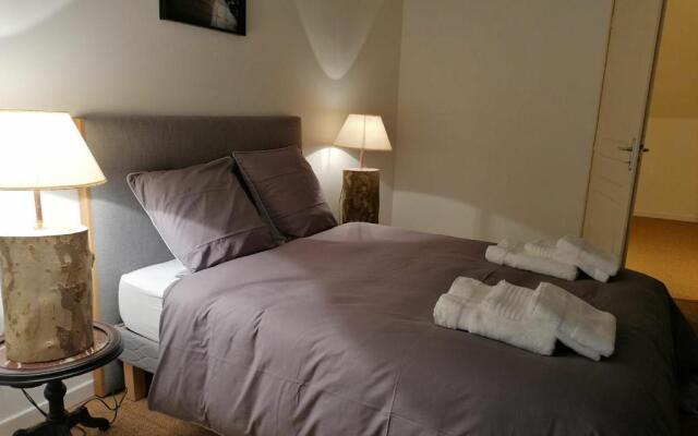 Gîte Ainay-le-Vieil, 5 pièces, 8 personnes - FR-1-586-15