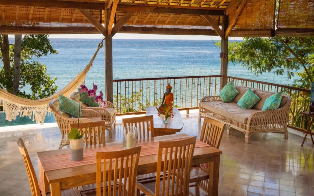 Aquamarine Beach Villas
