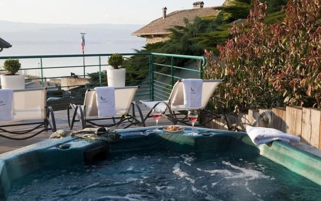 La Riviera Victoria