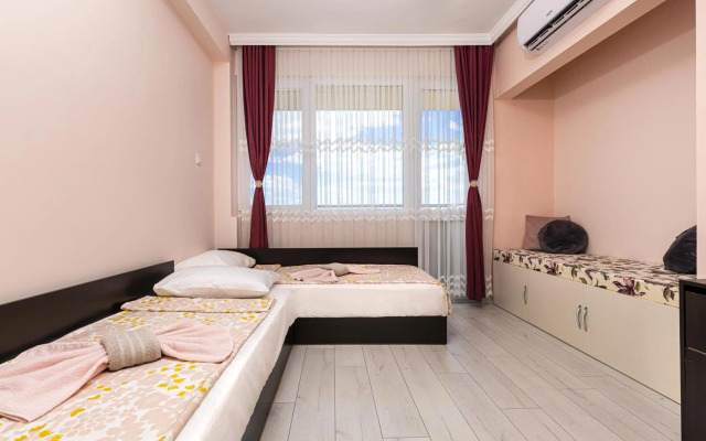 Bright Modern 2BD Apartment with Panoramic View