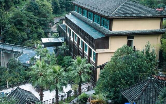 Yulongshan Dong Spring Resort