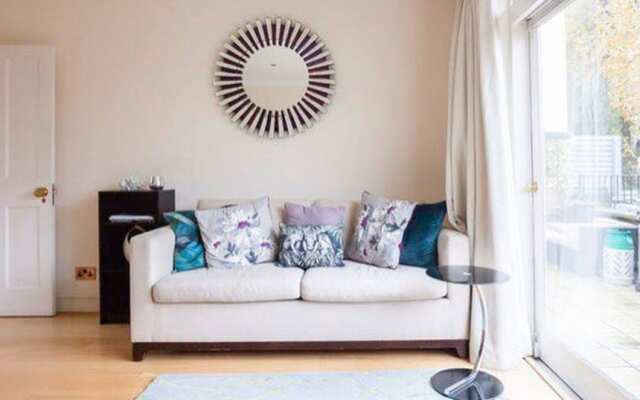 1 Bed Apartment With Balcony In Knightsbridge