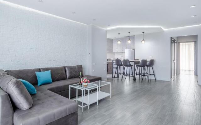 Green Line Apartment