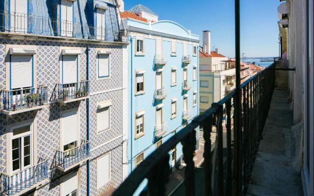 Classic and Comfortable Topfloor Apartment 13 by Lisbonne Collection