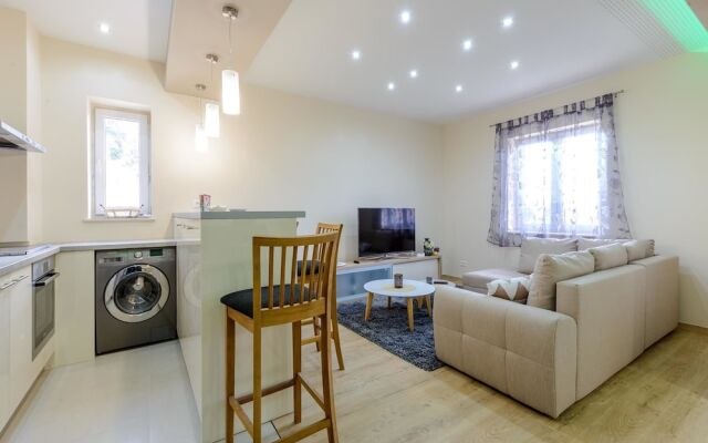 Villa Pave / Six Bedrooms H1