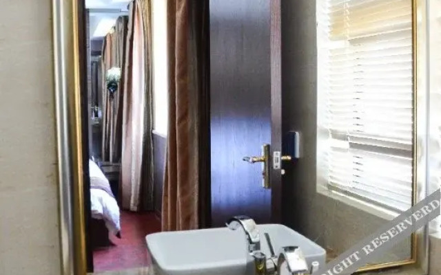 Xinjiang Inn Business Hotel