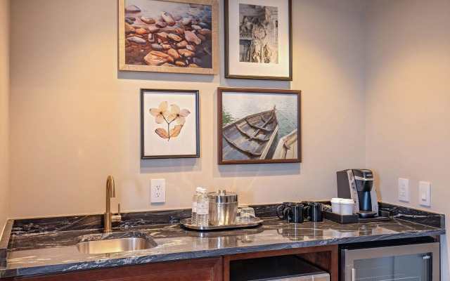 The Virginian Lynchburg Curio Collection