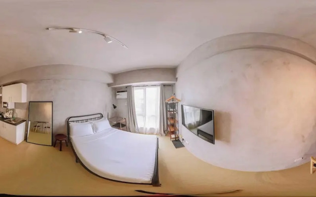 A Cozy Urban Home Away