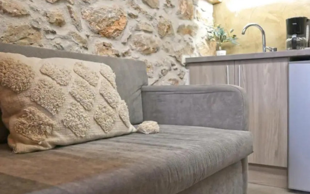 Pyrgos Houses and Restaurant